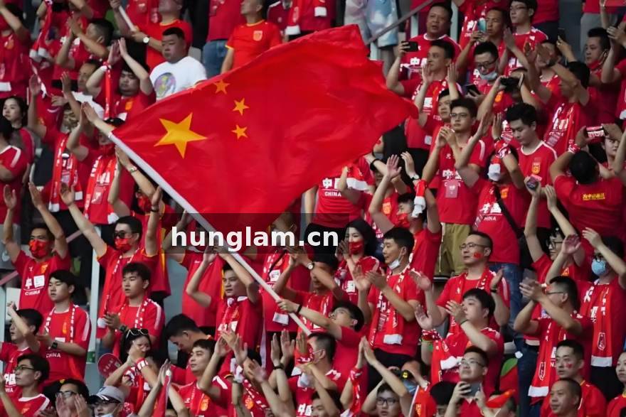 牛牛电竞 从青训营到解说台：前职业选手"林骁"的三年转身路